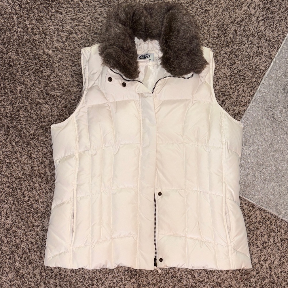 Athletic Works Women's White Vest with Dark Brown Faux Fur Collar